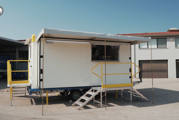Cucina mobile da campo per distribuzione pasti